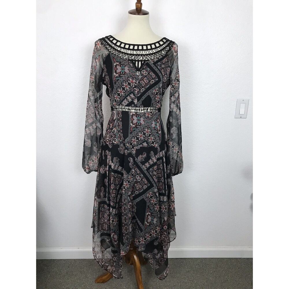 Jessica Simpson Print Crochet Trim Handkerchief Hem Dress